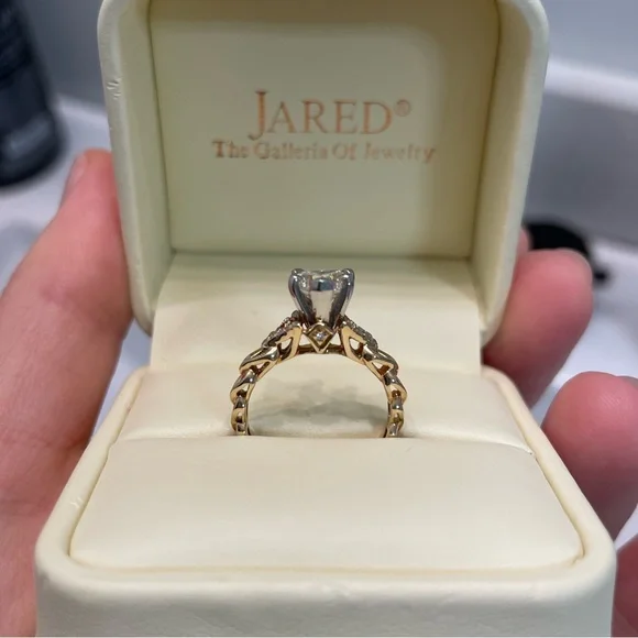 1 CARAT NATURAL DIAMOND ring from Jared - Picture 9 of 11